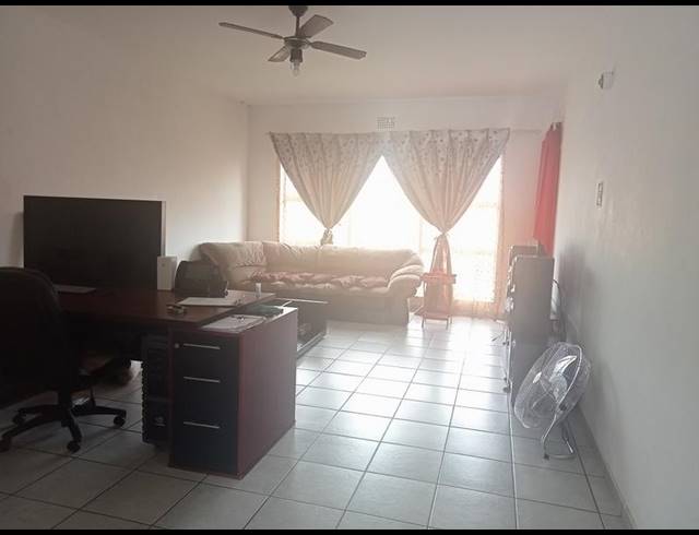 2 BEDROOM APARTMENT FOR SALE IN VANDERBIJLPARK CE 2..